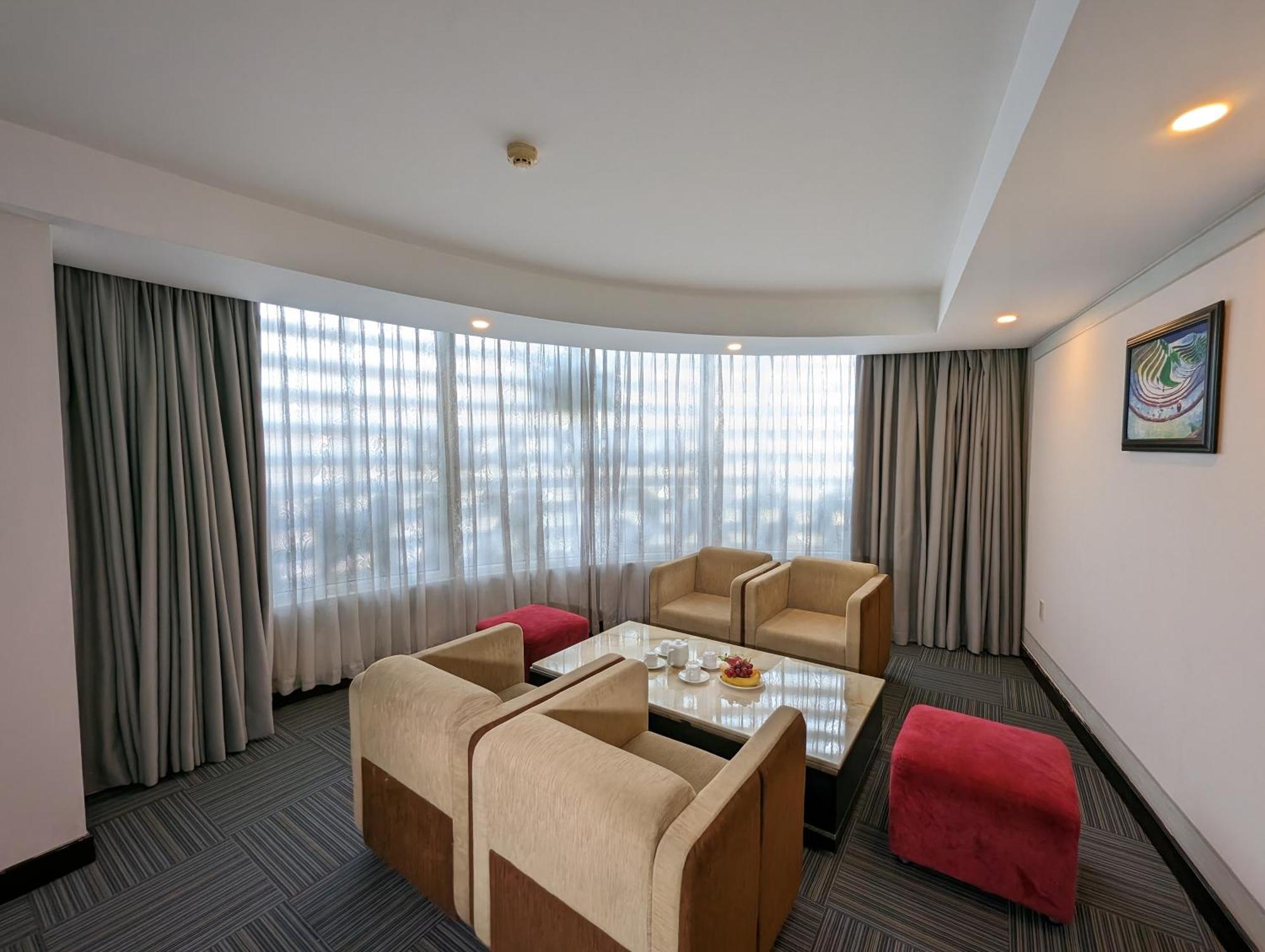 Dong Kinh Hotel โฮจิมินห์ซิตี้ ภายนอก รูปภาพ