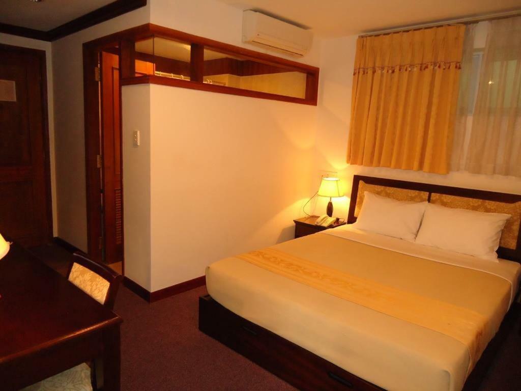 Dong Kinh Hotel โฮจิมินห์ซิตี้ ภายนอก รูปภาพ